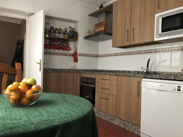 Image No.26-6 Bed Townhouse for sale