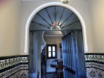 1 - Olvera, Property