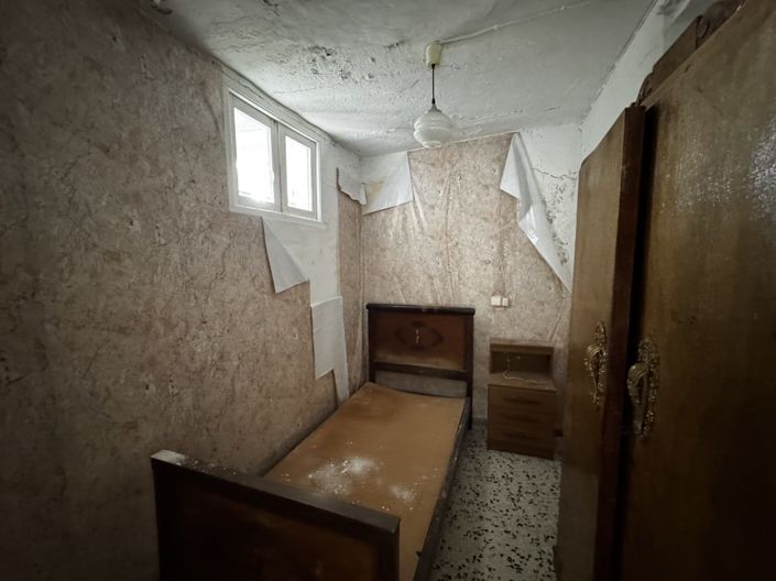 Image No.12-2 Bed Townhouse for sale