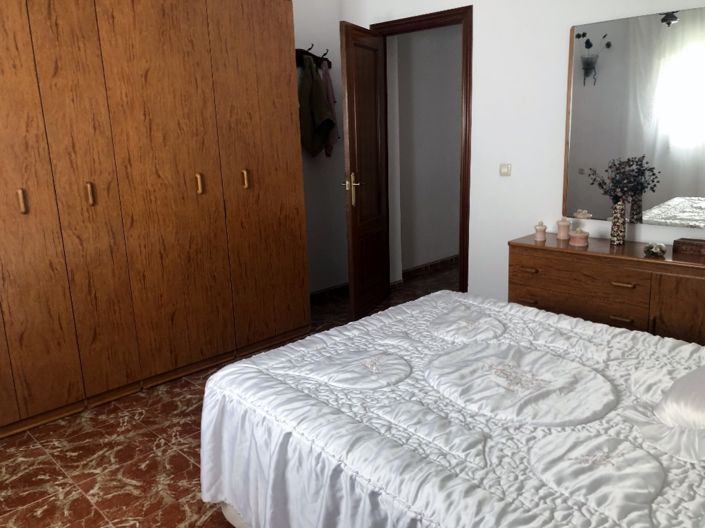 Image No.18-3 Bed Townhouse for sale