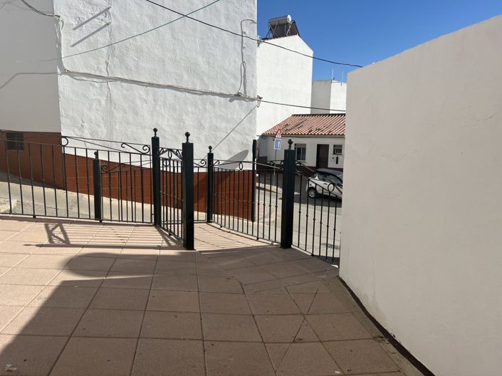 Image No.2-3 Bed Townhouse for sale