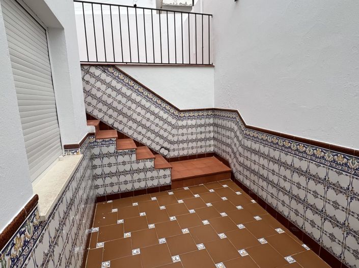 Image No.25-5 Bed Townhouse for sale