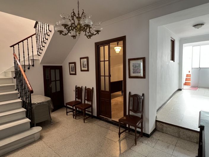 Image No.28-5 Bed Townhouse for sale