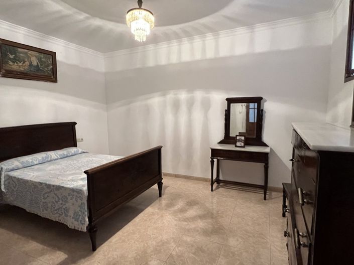 Image No.9-5 Bed Townhouse for sale