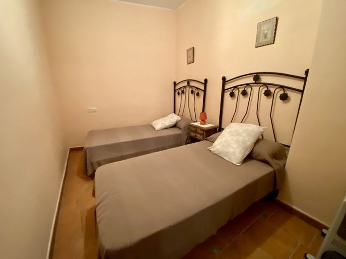 Image No.19-3 Bed Property for sale