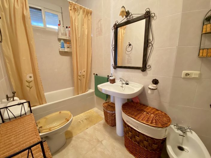 Image No.24-3 Bed Property for sale