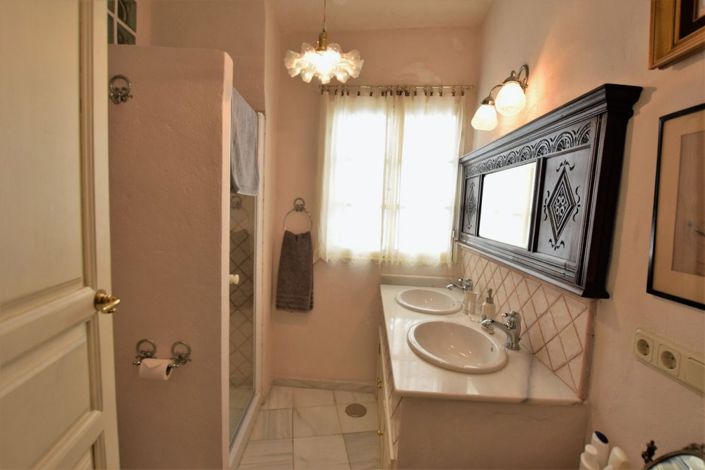 Image No.10-5 Bed Townhouse for sale