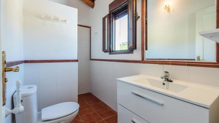 Image No.15-2 Bed Property for sale