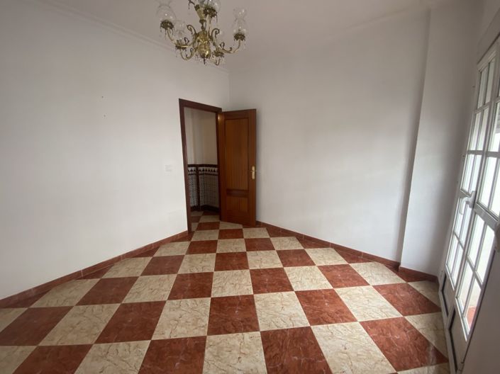 Image No.12-3 Bed Property for sale