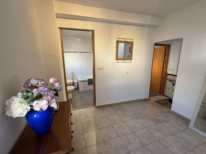 Image No.17-3 Bed Townhouse for sale