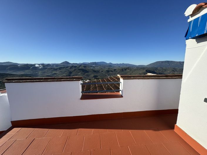 Image No.23-3 Bed Townhouse for sale