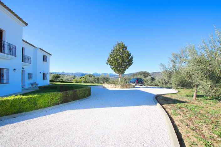 Image No.14-5 Bed Property for sale