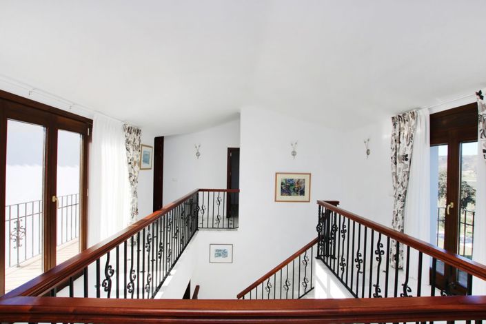 Image No.22-5 Bed Property for sale