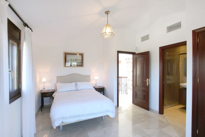 Image No.27-5 Bed Property for sale