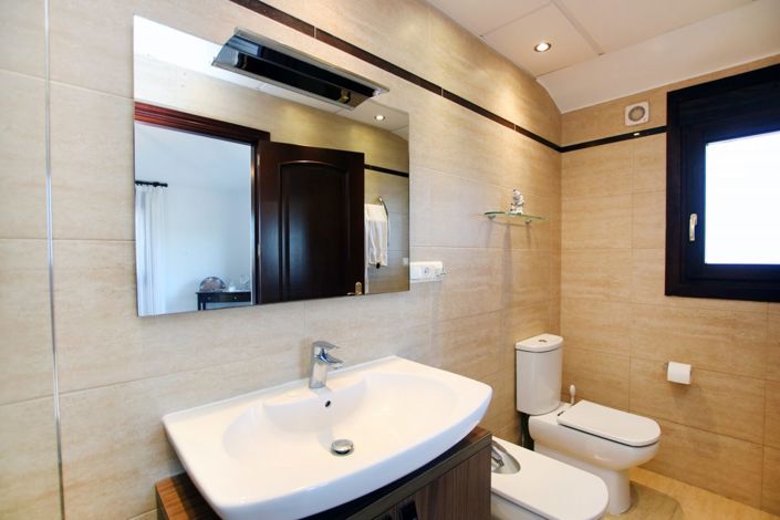 Image No.29-5 Bed Property for sale