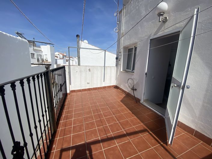 Image No.9-3 Bed Commercial for sale