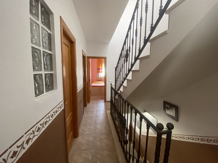 Image No.8-3 Bed Commercial for sale