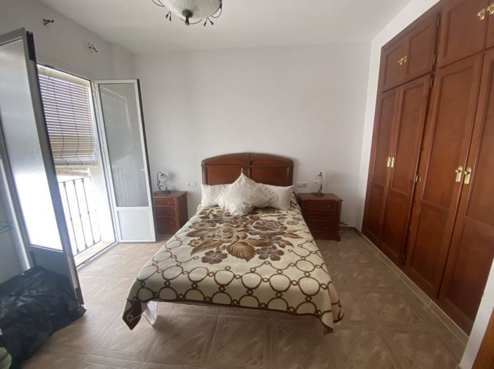 Image No.26-3 Bed Commercial for sale