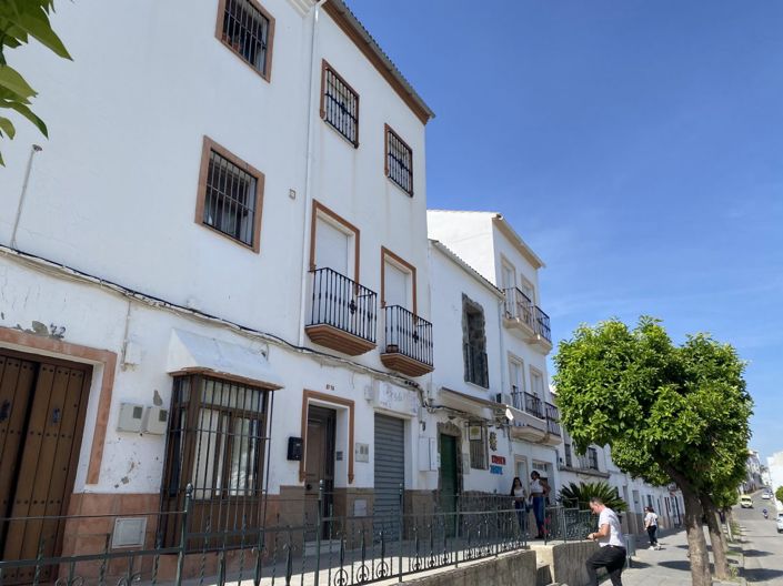 Image No.12-3 Bed Commercial for sale