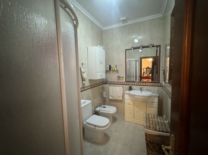 Image No.8-5 Bed Townhouse for sale