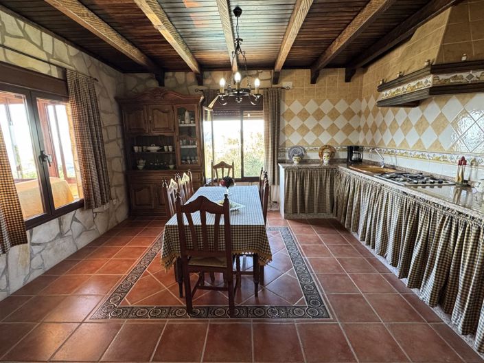 Image No.30-6 Bed Property for sale