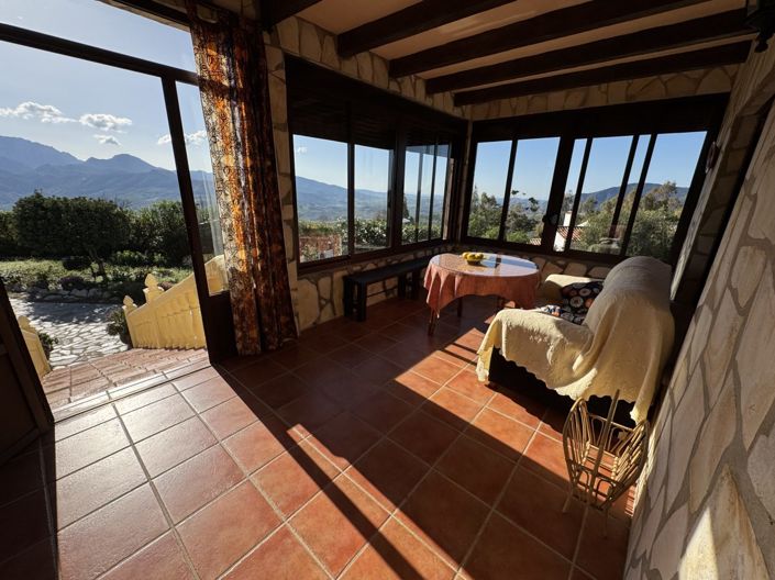 Image No.15-6 Bed Property for sale