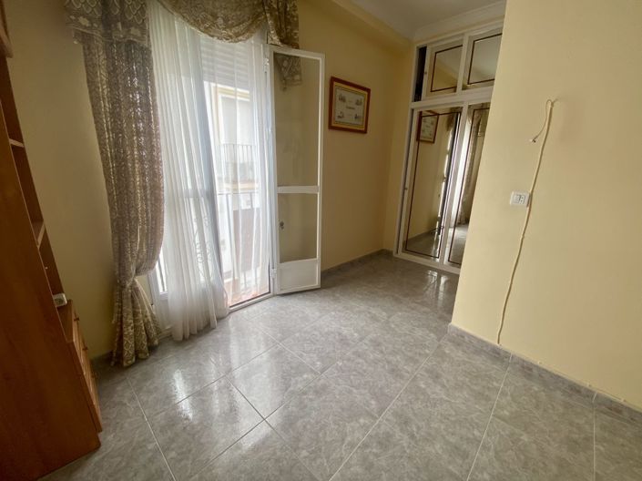 Image No.27-4 Bed Townhouse for sale