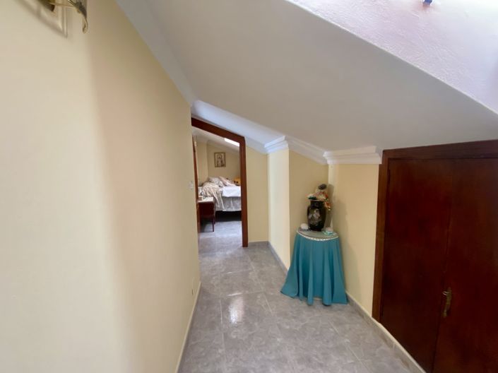 Image No.29-4 Bed Townhouse for sale