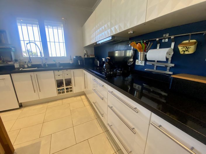 Image No.17-2 Bed Property for sale