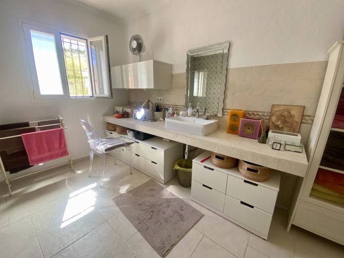 Image No.48-2 Bed Property for sale