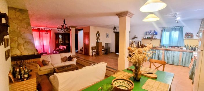 Image No.10-4 Bed Townhouse for sale