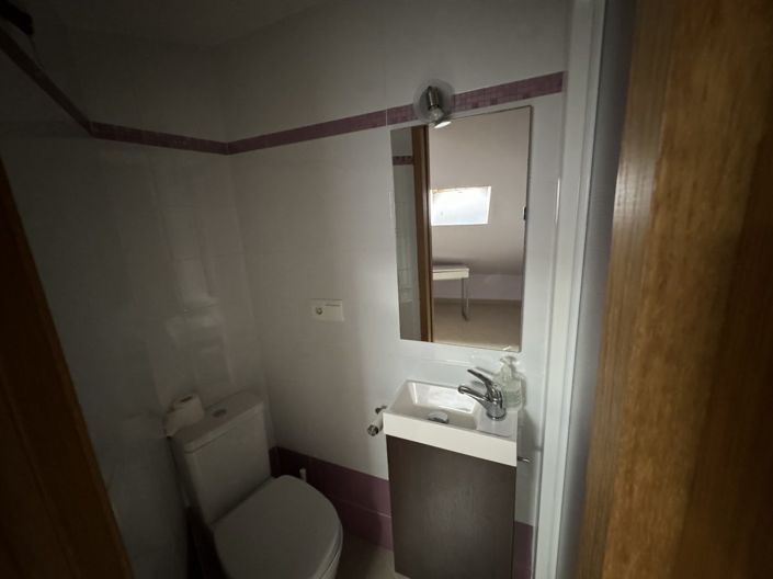 Image No.9-2 Bed Townhouse for sale