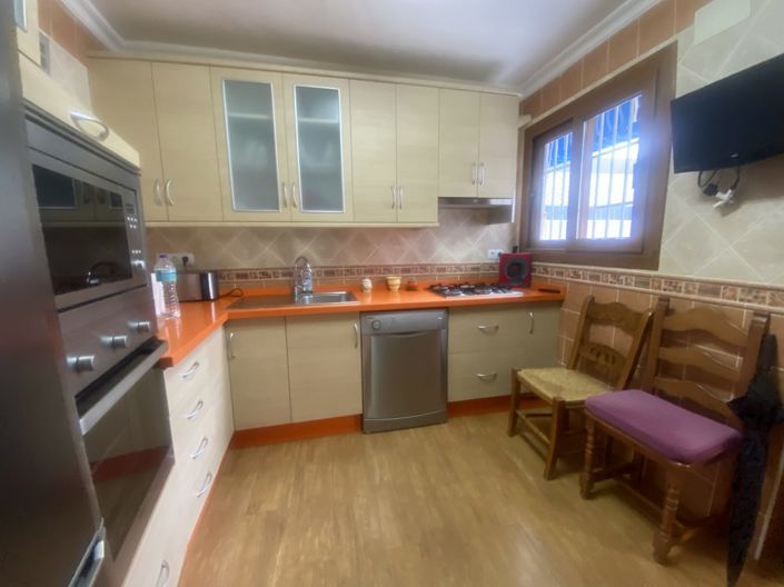 Image No.4-3 Bed Property for sale