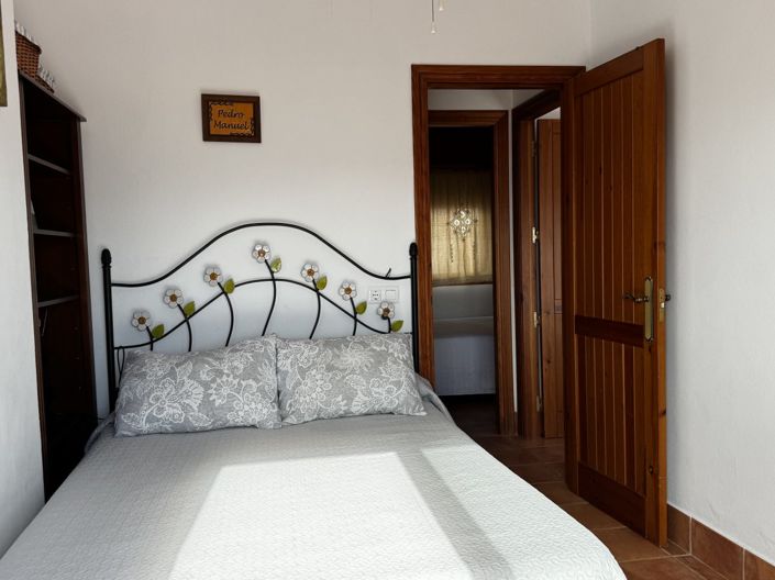 Image No.24-4 Bed Property for sale