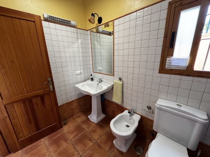 Image No.28-4 Bed Property for sale