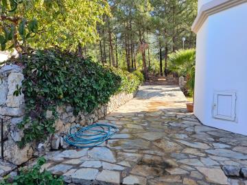 3--Gated-Driveway--2-