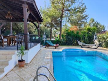 3a--poolside-terrace