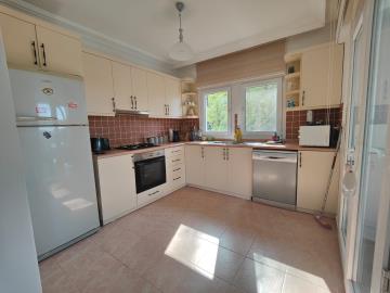 7--Newly-F-tted-K-tchen