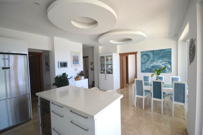 Image No.14-4 Bed Villa / Detached for sale