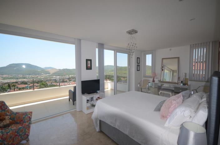 Image No.33-4 Bed Villa / Detached for sale