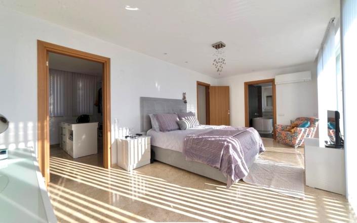 Image No.35-4 Bed Villa / Detached for sale