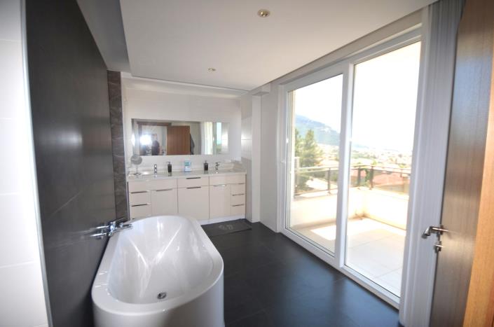 Image No.36-4 Bed Villa / Detached for sale