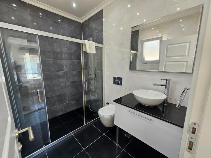 Image No.30-4 Bed House/Villa for sale