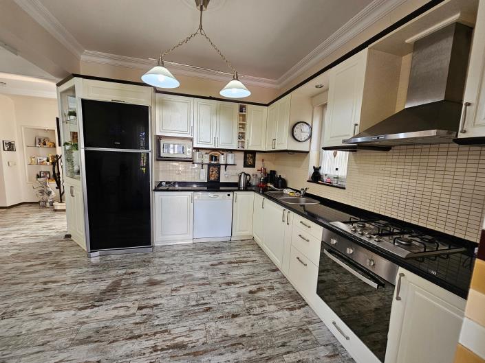 Image No.19-4 Bed Villa / Detached for sale