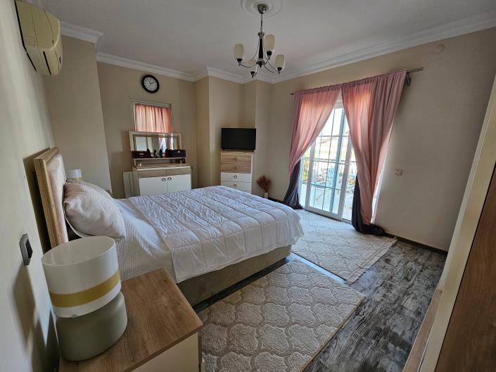 Image No.28-4 Bed Villa / Detached for sale