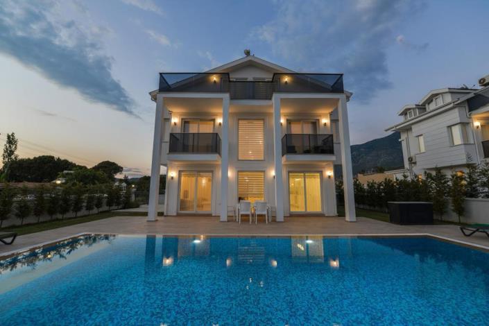 Image No.10-4 Bed Villa / Detached for sale