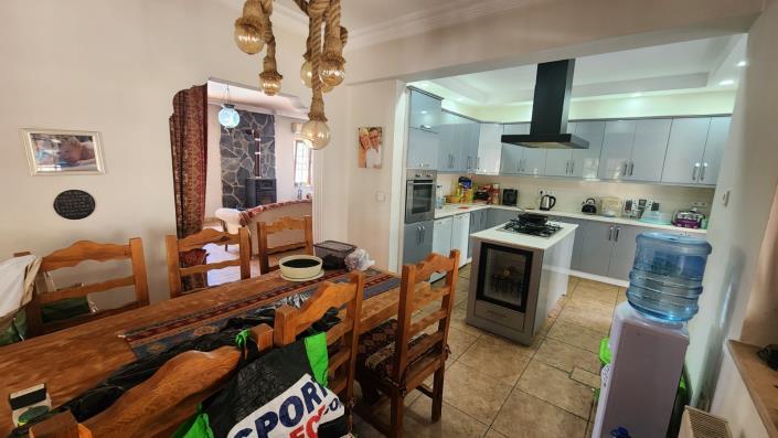 Image No.12-5 Bed Villa / Detached for sale