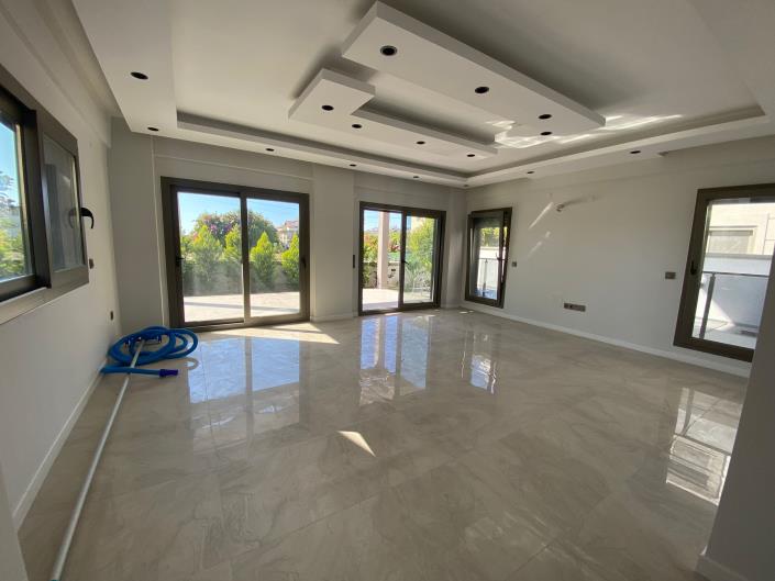 Image No.9-4 Bed Villa / Detached for sale