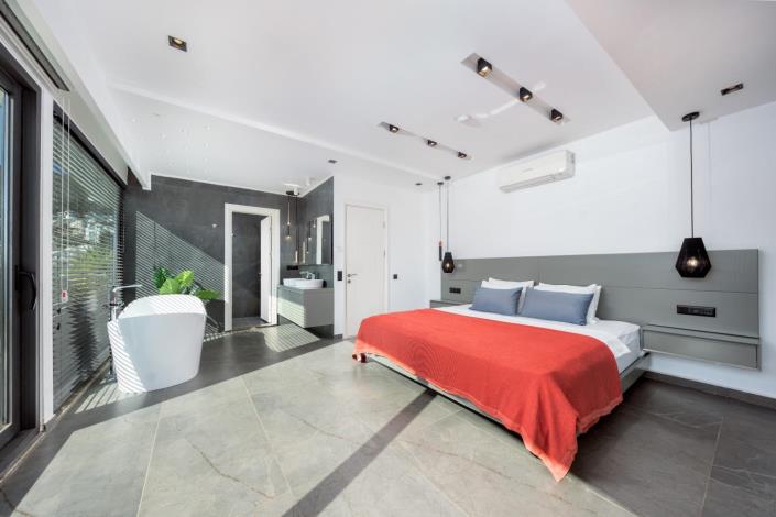 Image No.14-5 Bed Villa / Detached for sale