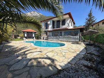 1 - Uzumlu, Villa / Détaché